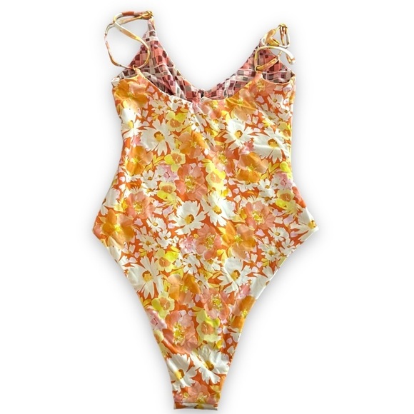 L*space Topanga Floral Cut Out One Piece Swimsuit What in Carnation NWT - Picture 5 of 7
